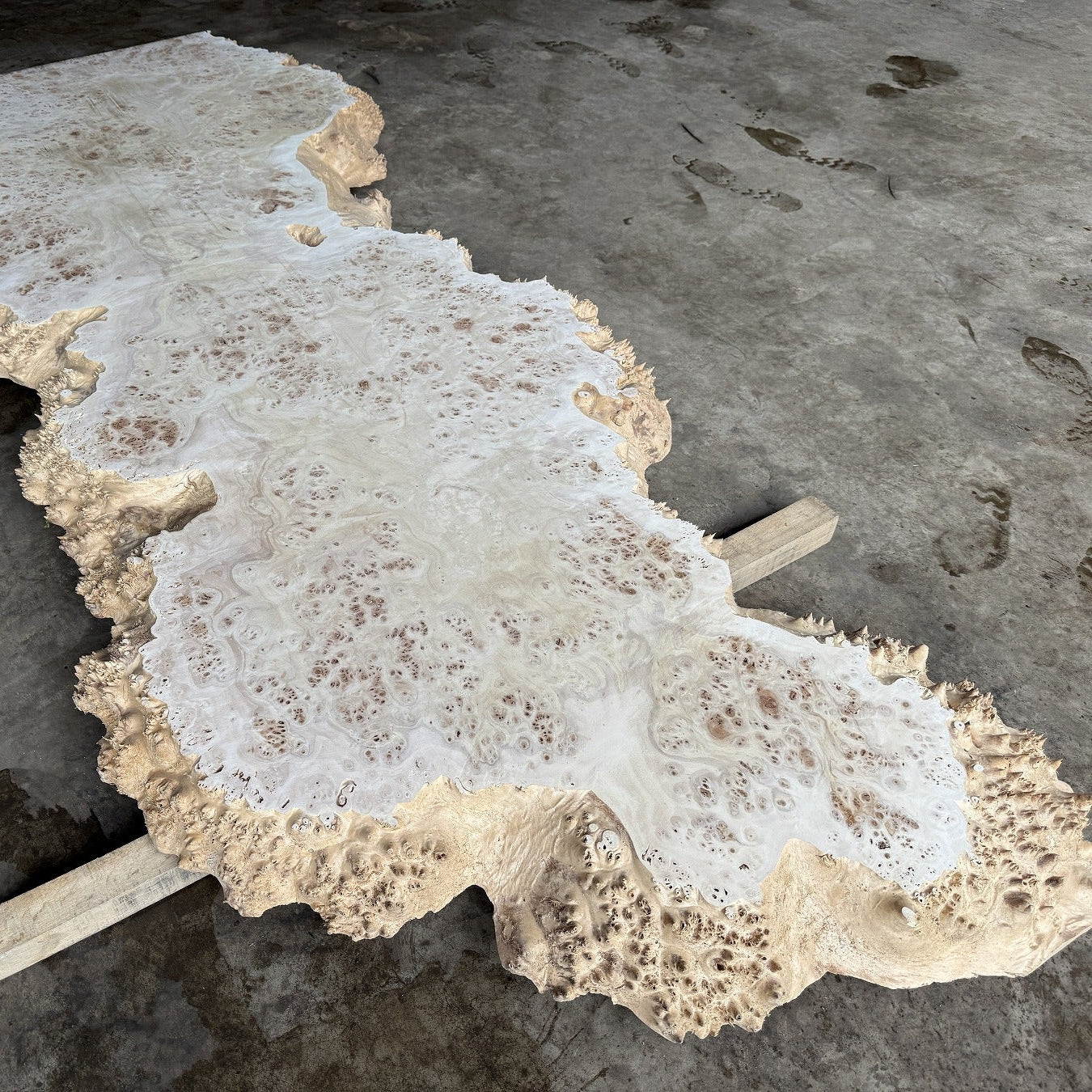 ポプラ一枚板 レジンテーブル