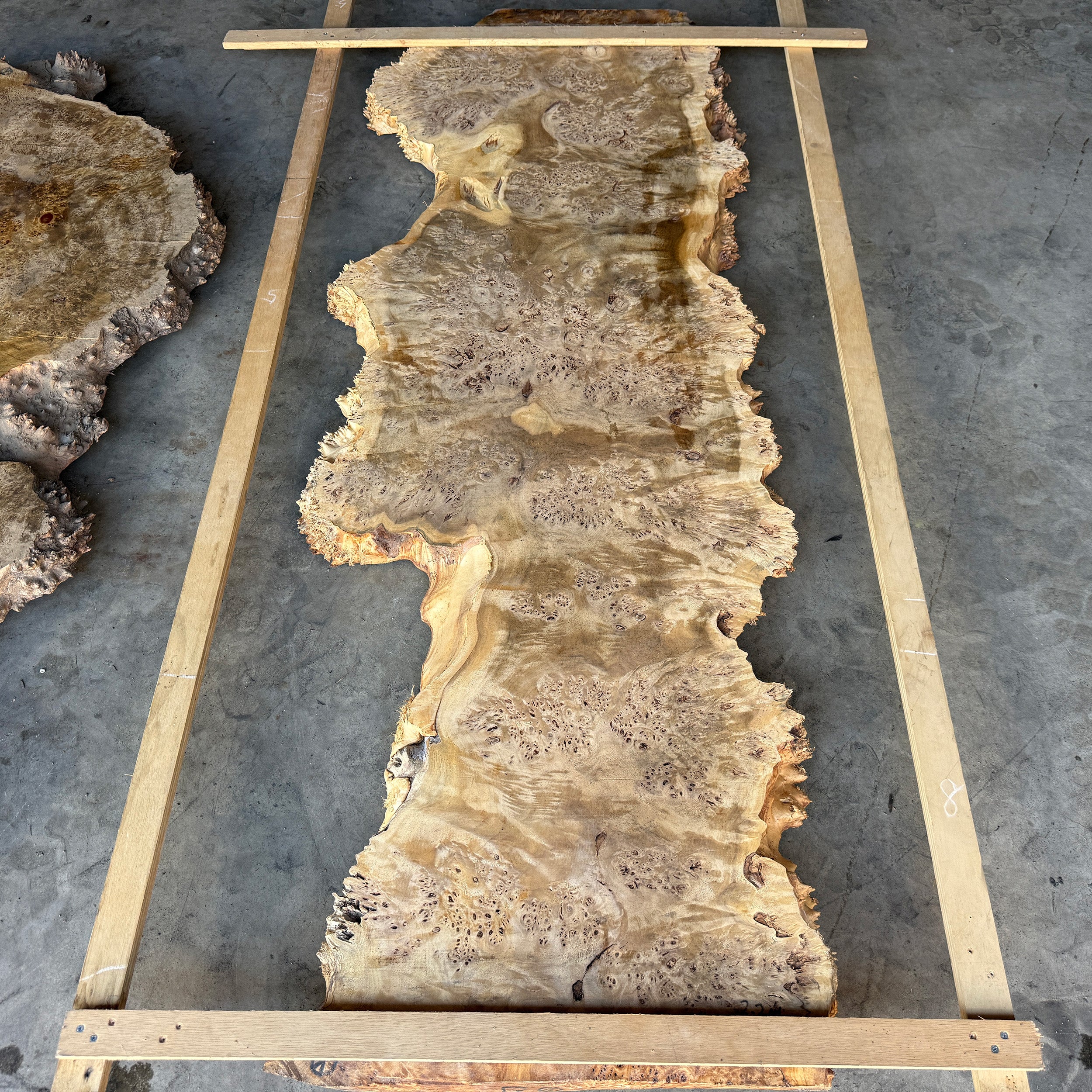 Poplar resin table