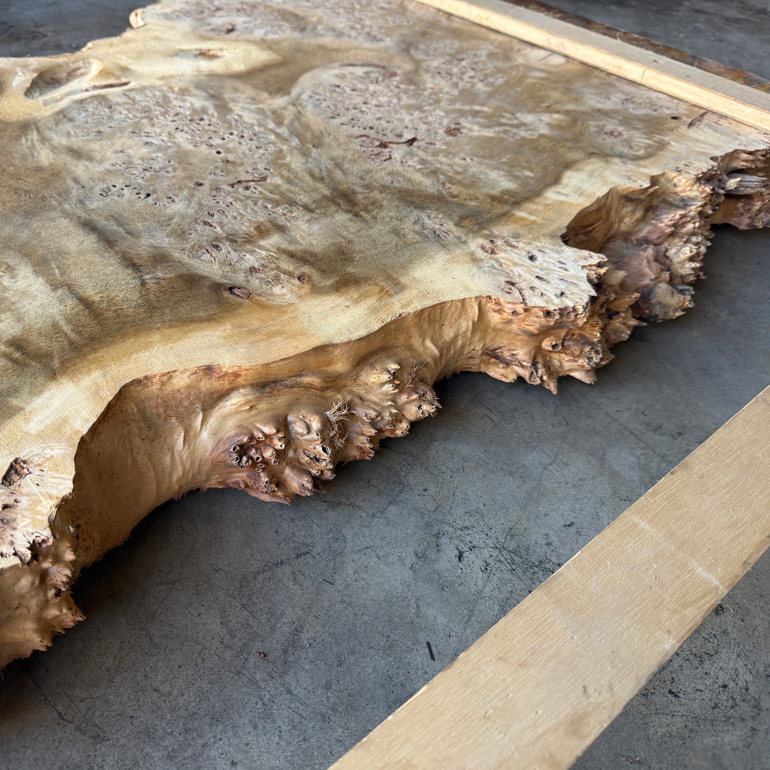 Poplar resin table