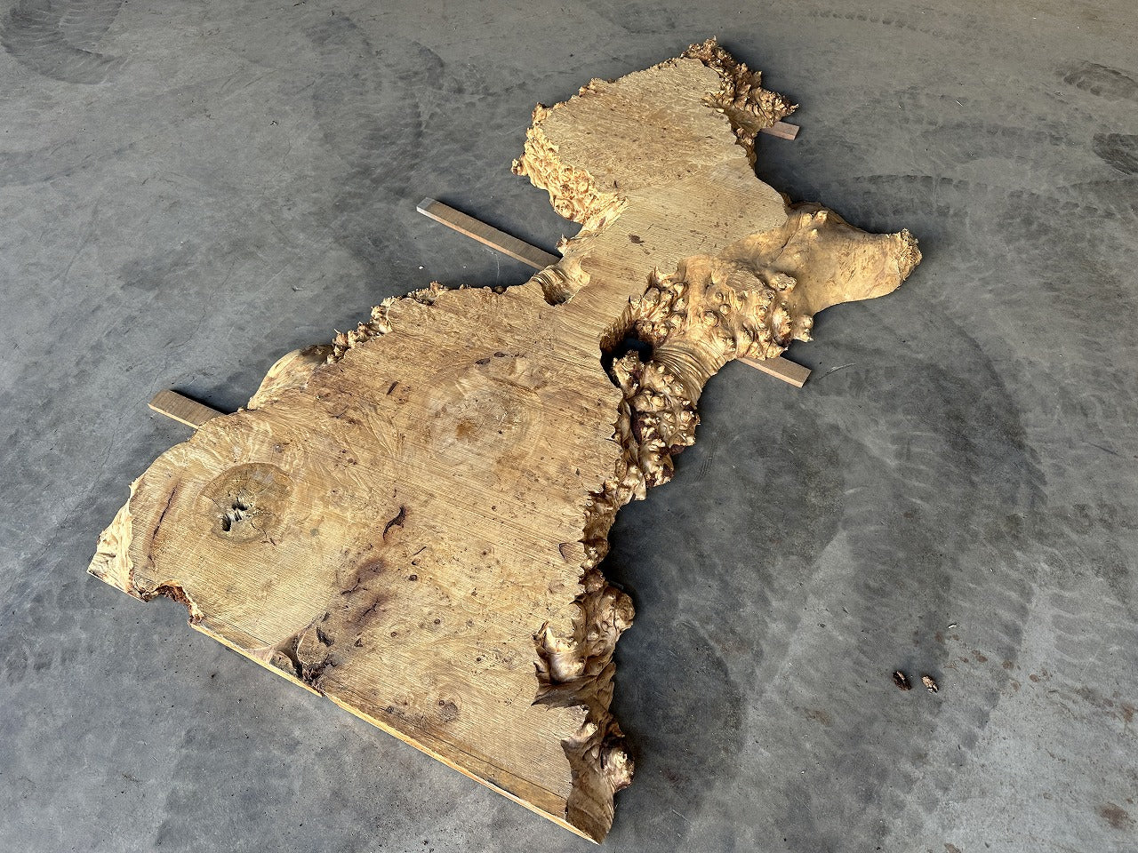 栃一枚板 レジンテーブル