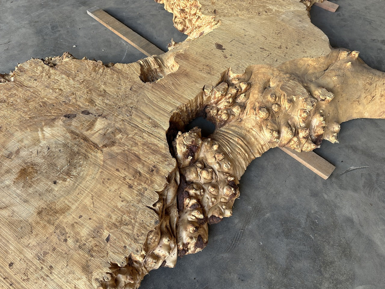 栃一枚板 レジンテーブル