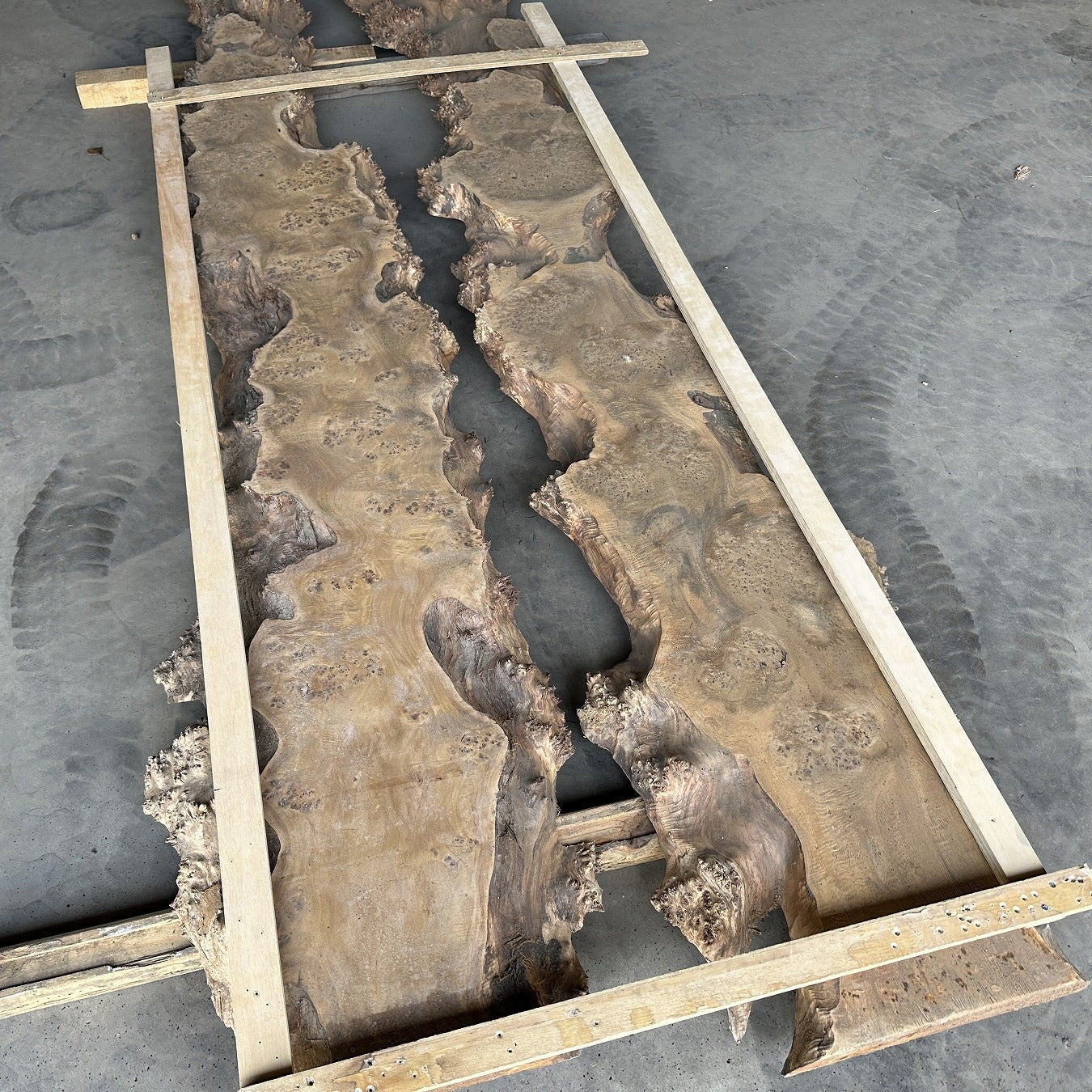 ポプラ一枚板 レジンテーブル