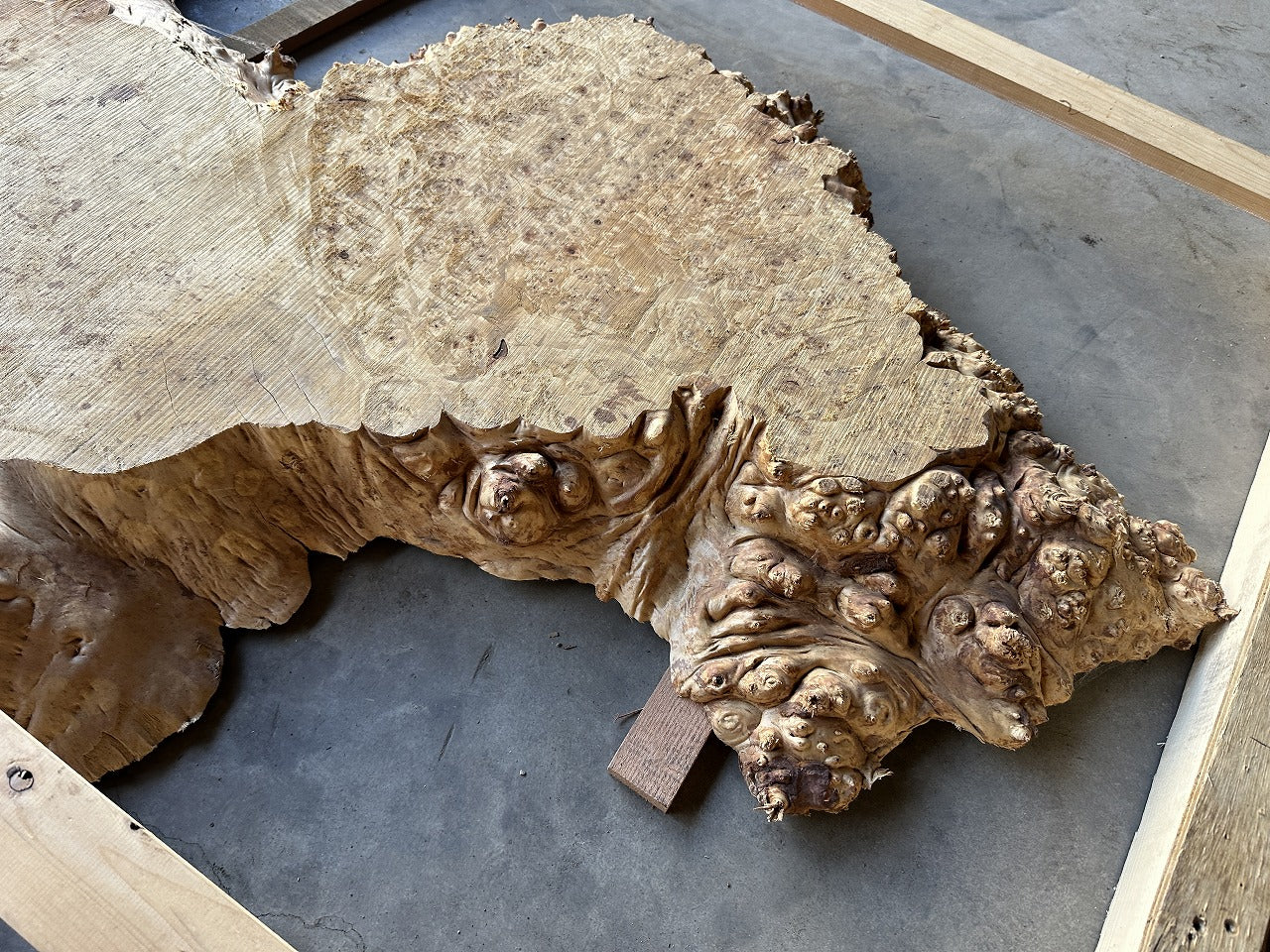 栃一枚板 レジンテーブル