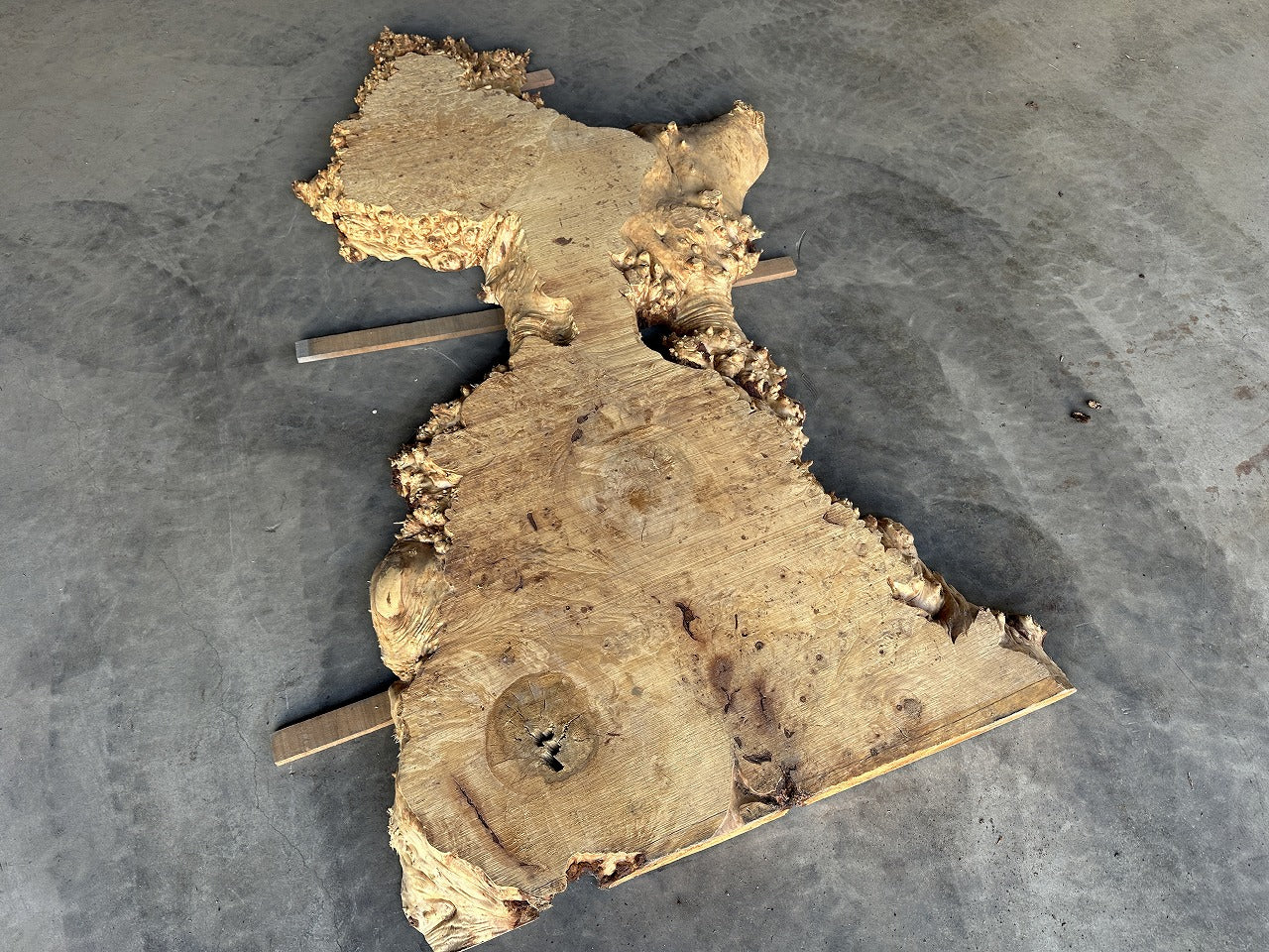 栃一枚板 レジンテーブル